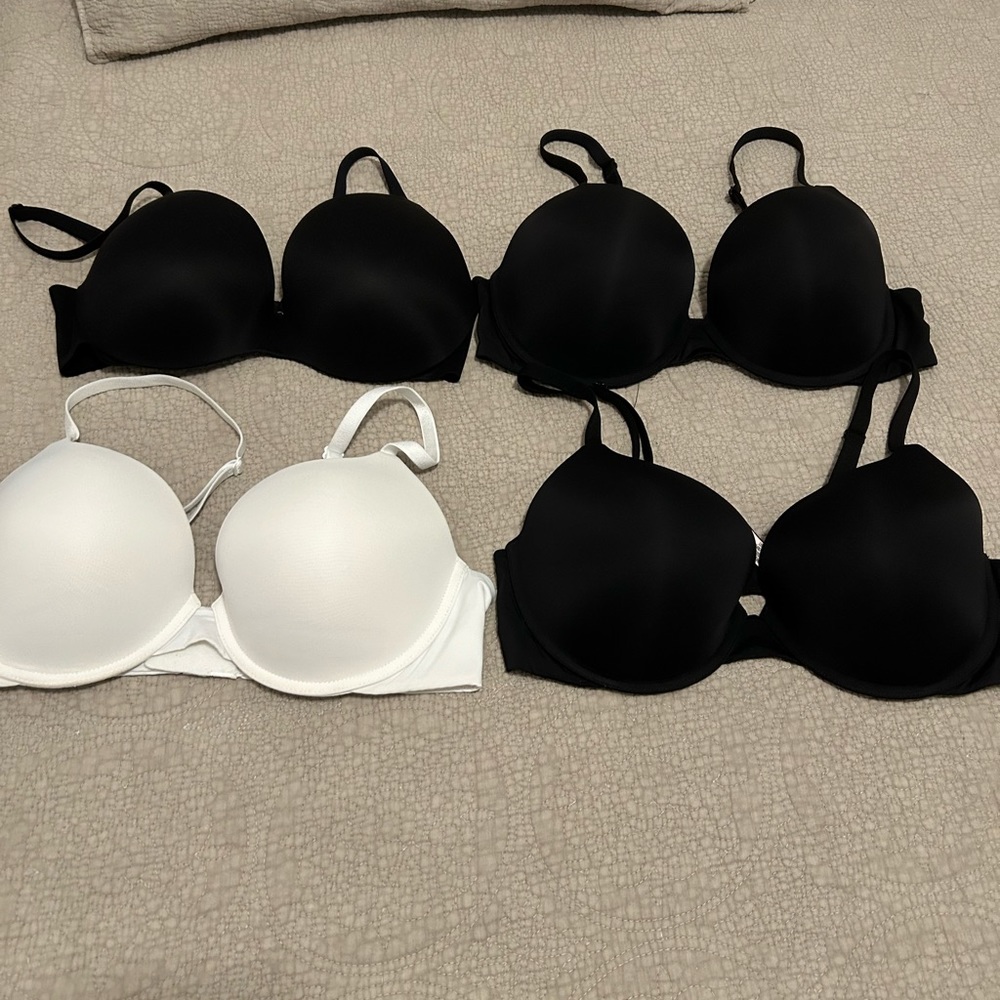 Victoria’s Secret essentials bundle (4)